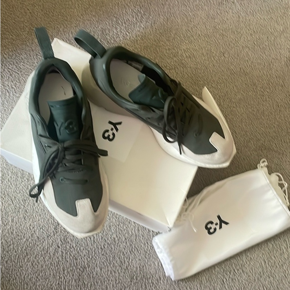 Unisex Adidas Y3 size 7.5 women;